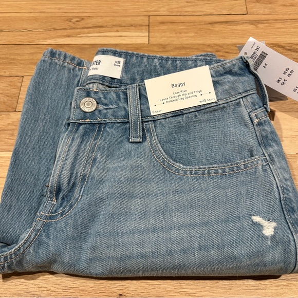 Hollister Denim - Hollister Low-Rise Baggy Jeans Size 25/0 Short